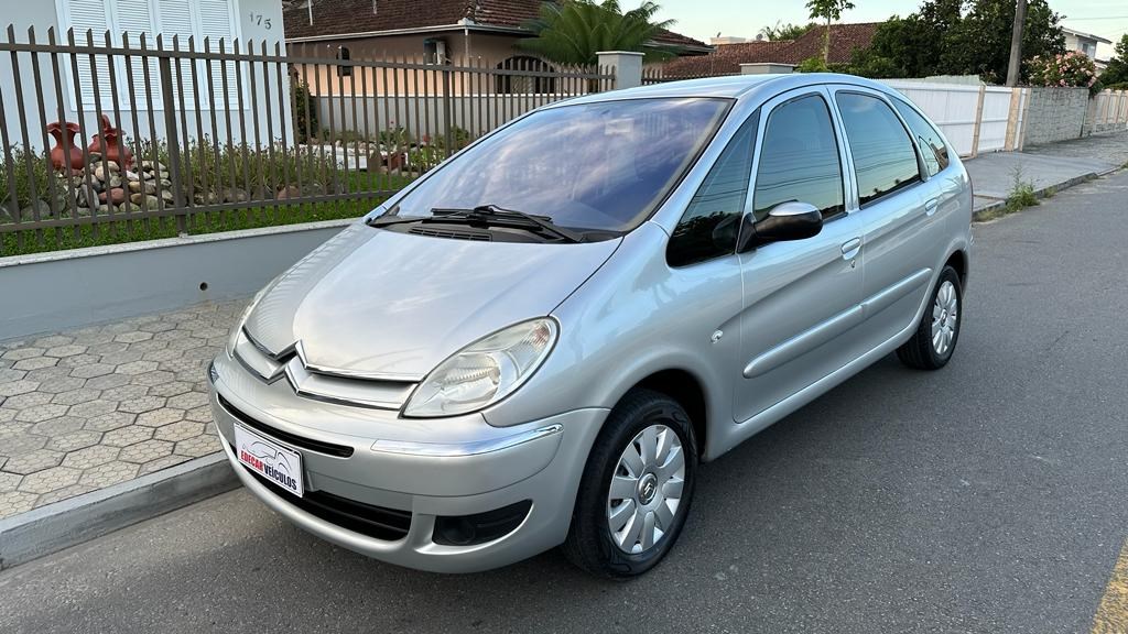 //www.autoline.com.br/carro/citroen/xsara-picasso-16-glx-16v-flex-4p-manual/2010/joinville-sc/24035691