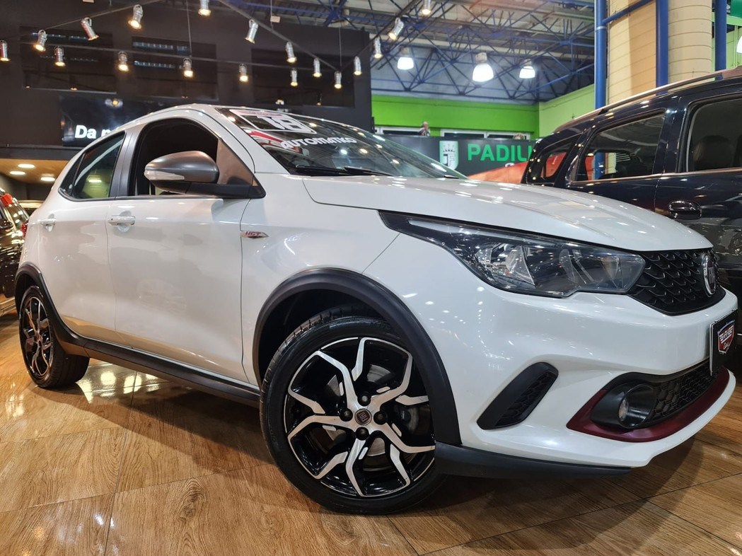 //www.autoline.com.br/carro/fiat/argo-18-hgt-16v-flex-4p-automatico/2018/santo-andre-sp/24221194