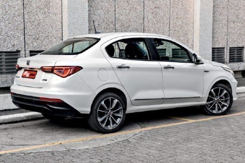 //www.autoline.com.br/carro/fiat/cronos-13-drive-8v-flex-4p-cvt/2023/santa-maria-rs/20746089