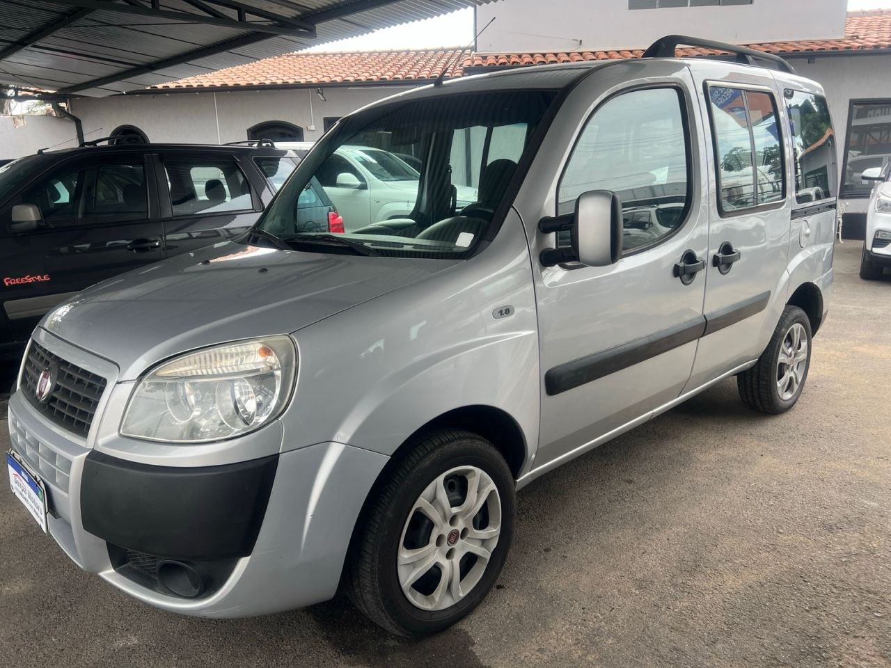 //www.autoline.com.br/carro/fiat/doblo-18-essence-7l-16v-flex-4p-manual/2017/itu-sp/23877244