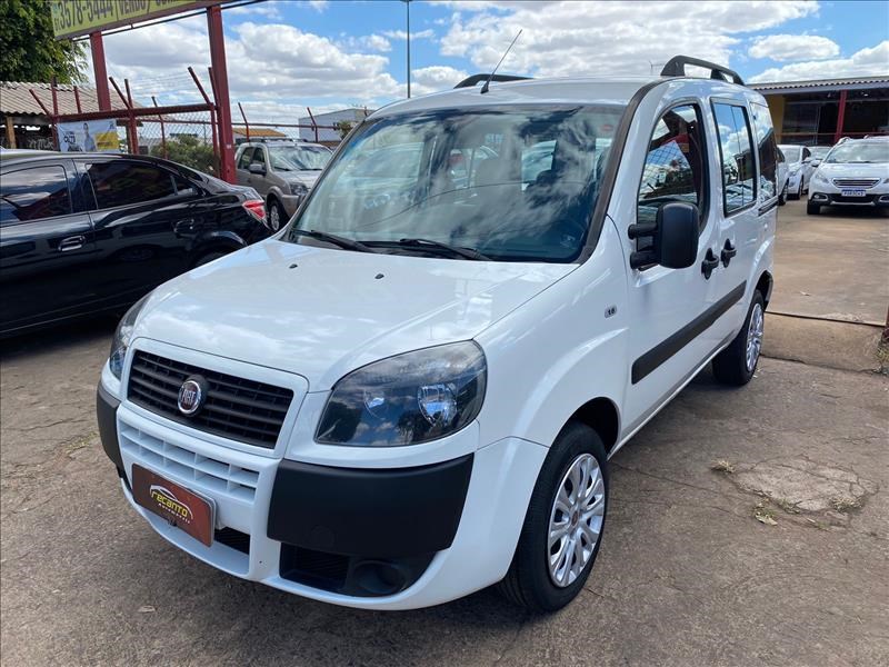 //www.autoline.com.br/carro/fiat/doblo-18-essence-16v-flex-4p-manual/2019/brasilia-df/24455290