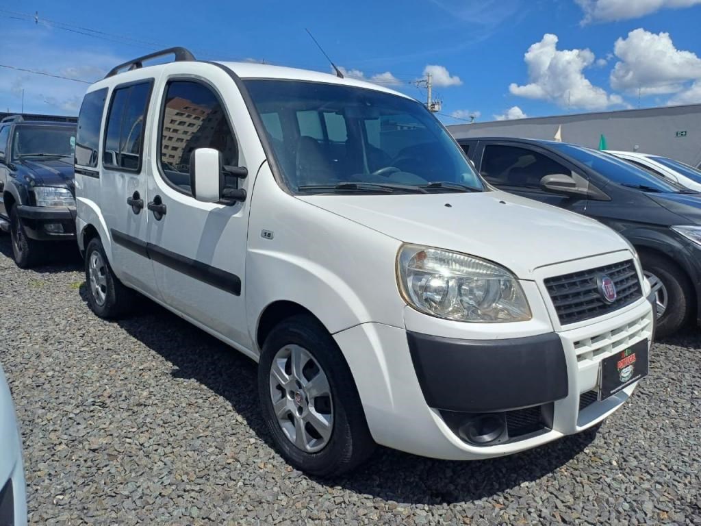 //www.autoline.com.br/carro/fiat/doblo-18-essence-7l-16v-flex-4p-manual/2018/uberaba-mg/24807282