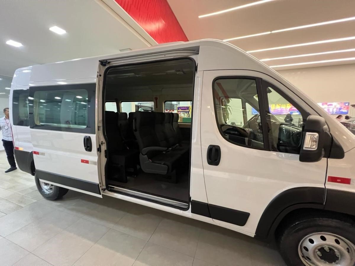//www.autoline.com.br/carro/fiat/ducato-22-minibus-comfort-16v-diesel-4p-turbo-manual/2023/brasilia-df/23933297