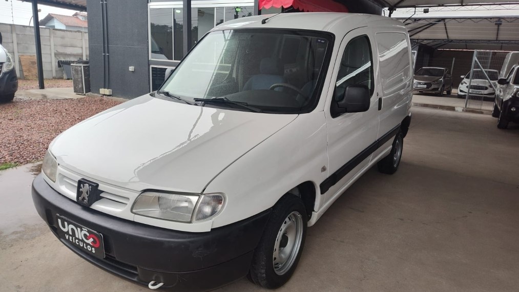 //www.autoline.com.br/carro/fiat/fiorino-15-furgao-8v-gasolina-2p-manual/2009/porto-alegre-rs/25023120
