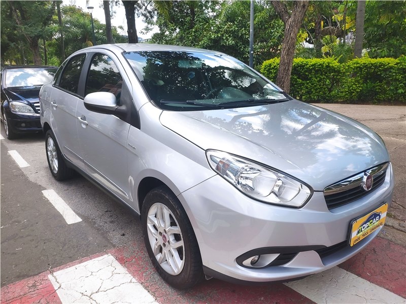 //www.autoline.com.br/carro/fiat/grand-siena-16-essence-dualogic-sublime-16v-115cv-4p-flex/2014/vinhedo-sp/23564778