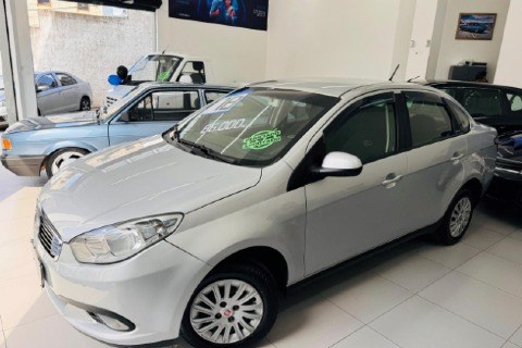 //www.autoline.com.br/carro/fiat/grand-siena-10-attractive-8v-flex-4p-manual/2018/sao-paulo-sp/24076254