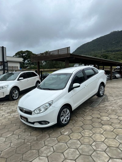 //www.autoline.com.br/carro/fiat/grand-siena-14-tetrafuel-evo-8v-flex-4p-manual/2016/osorio-rs/24563051