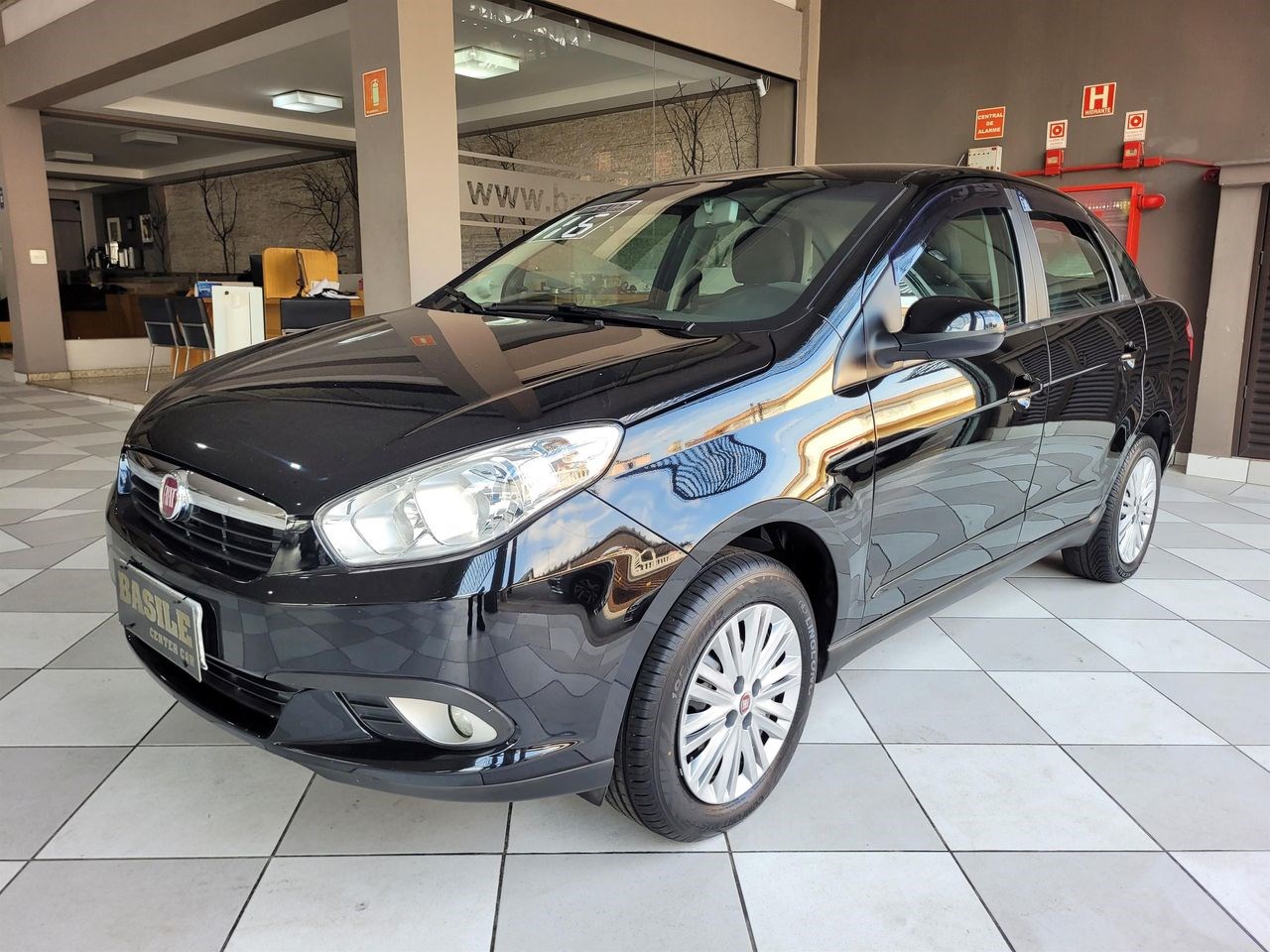 //www.autoline.com.br/carro/fiat/grand-siena-14-attractive-8v-flex-4p-manual/2016/sao-paulo-sp/24726004