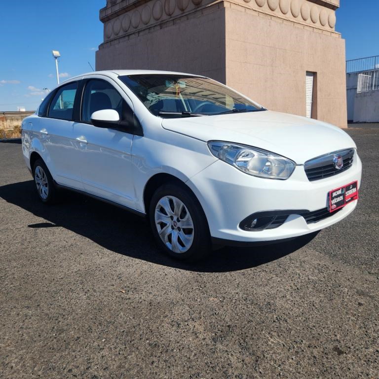 //www.autoline.com.br/carro/fiat/grand-siena-14-evo-attractive-8v-flex-4p-manual/2015/uberlandia-mg/24787330