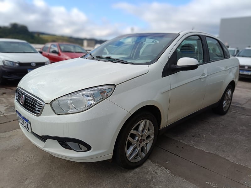 //www.autoline.com.br/carro/fiat/grand-siena-16-essence-16v-flex-4p-dualogic/2018/paranavai-pr/24822090