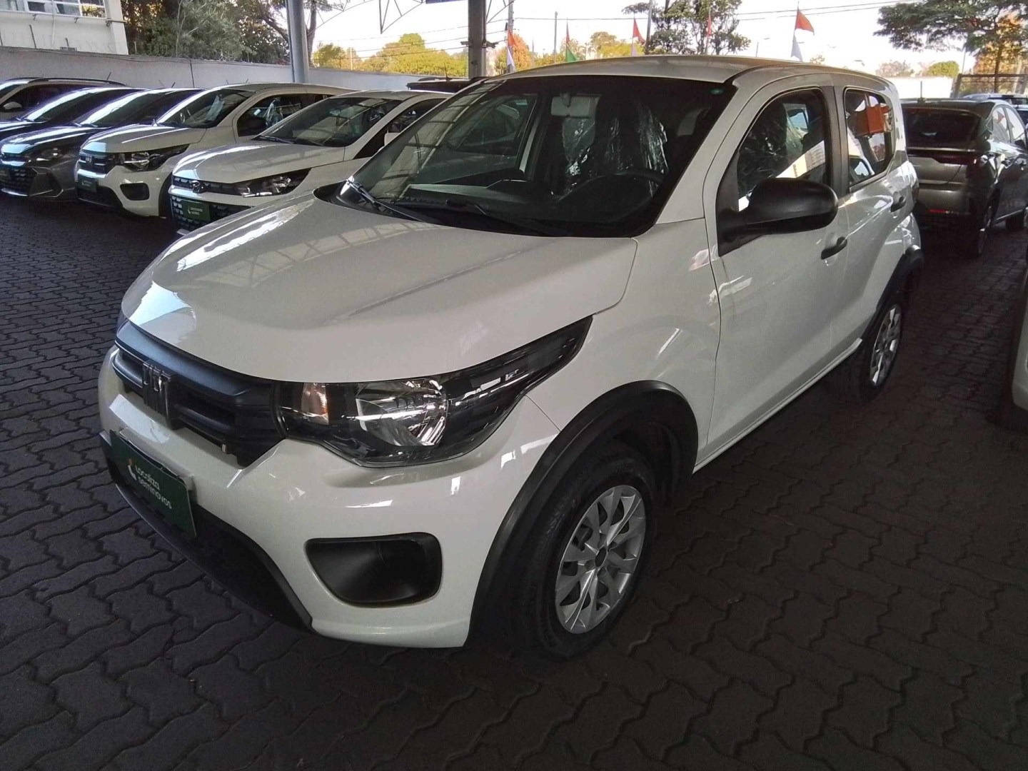 //www.autoline.com.br/carro/fiat/mobi-10-like-8v-flex-4p-manual/2023/sao-paulo-sp/25003256
