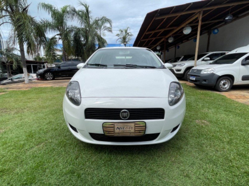 //www.autoline.com.br/carro/fiat/punto-16-essence-16v-flex-4p-dualogic/2012/natal-rn/24178285