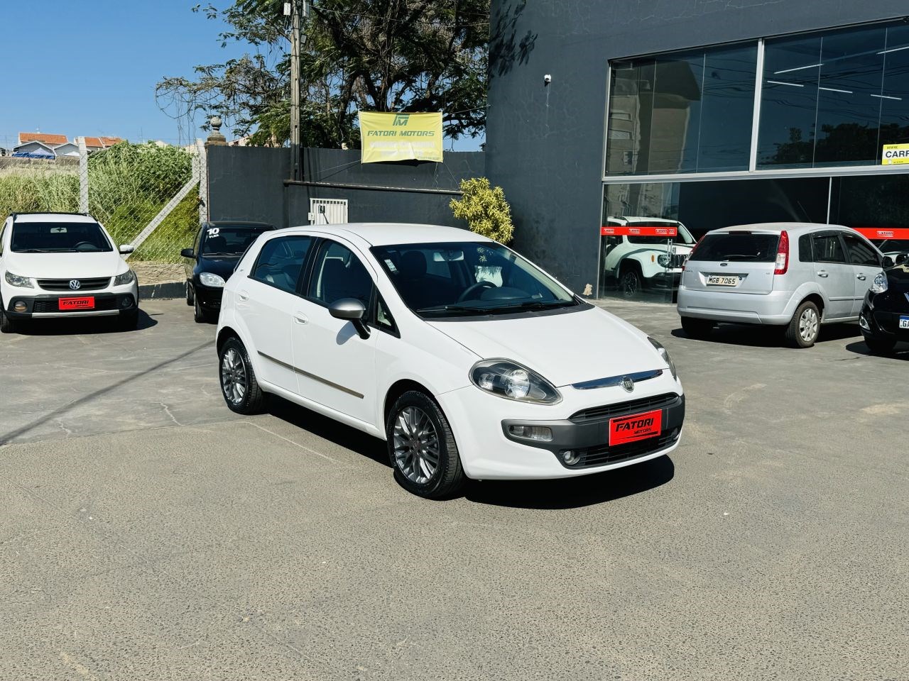 //www.autoline.com.br/carro/fiat/punto-16-essence-16v-flex-4p-manual/2014/piracicaba-sp/24273104