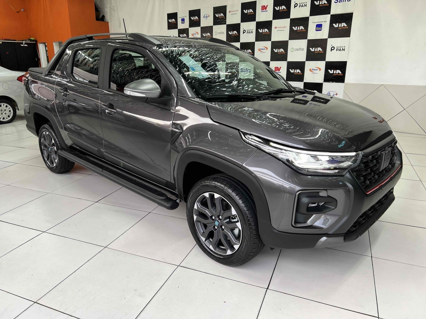 //www.autoline.com.br/carro/fiat/strada-10-t200-cd-ultra-12v-flex-4p-turbo-automatico/2024/sao-paulo-sp/24056561