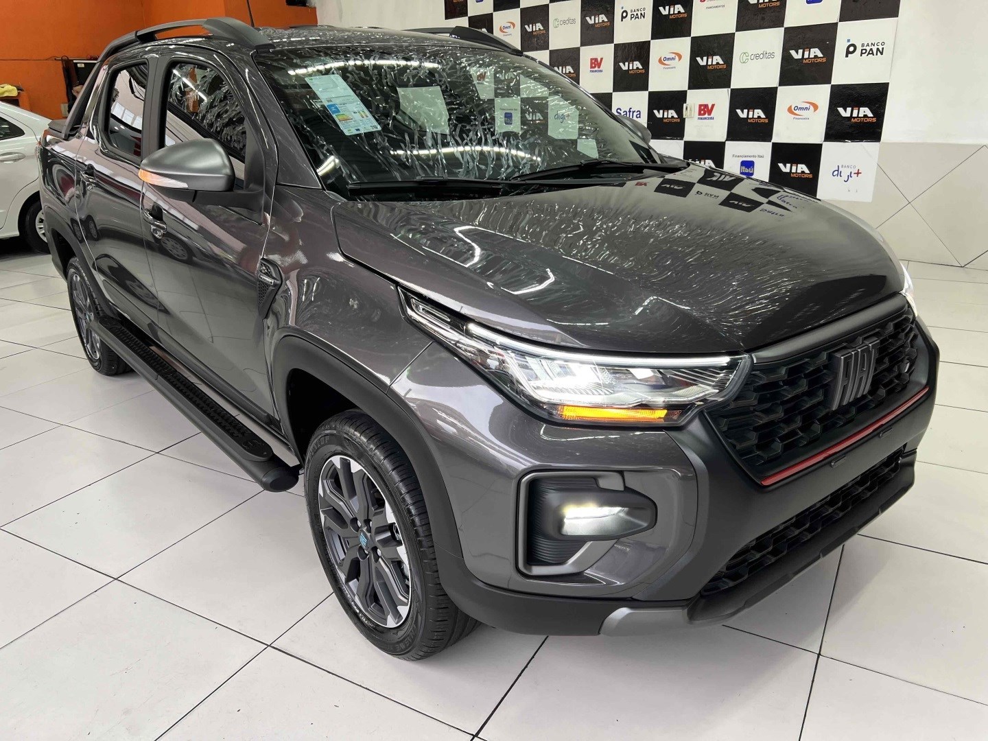 //www.autoline.com.br/carro/fiat/strada-10-t200-cd-ultra-12v-flex-4p-turbo-automatico/2024/sao-paulo-sp/24057016