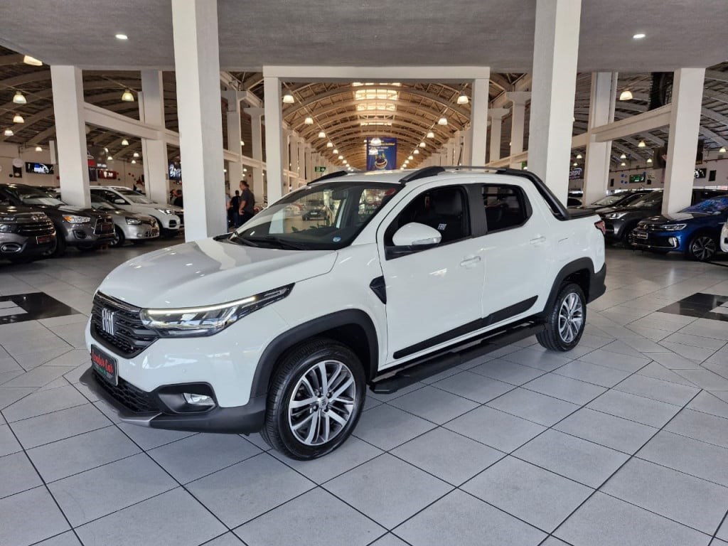 //www.autoline.com.br/carro/fiat/strada-13-cd-volcano-8v-flex-4p-automatico/2023/curitiba-pr/24114138