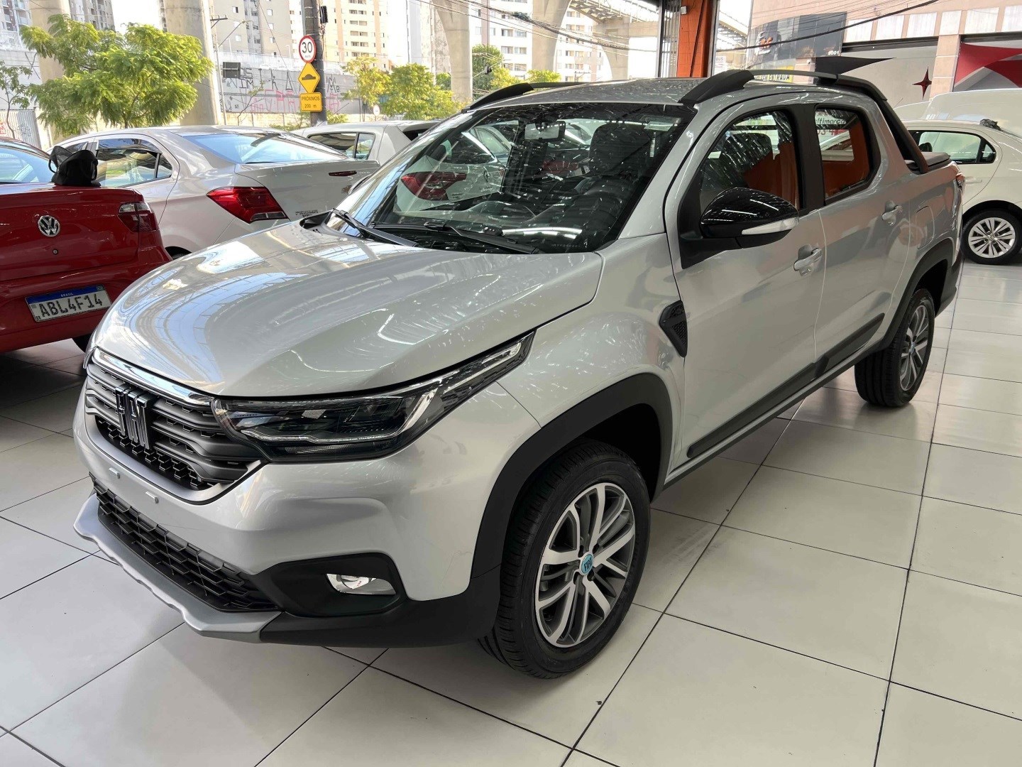 //www.autoline.com.br/carro/fiat/strada-13-cd-volcano-8v-flex-4p-manual/2024/sao-paulo-sp/24298974
