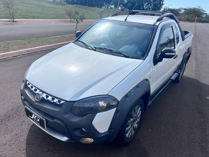 //www.autoline.com.br/carro/fiat/strada-18-adventure-dualogic-locker-16v-130cv-2p-fle/2015/jau-sp/24838098