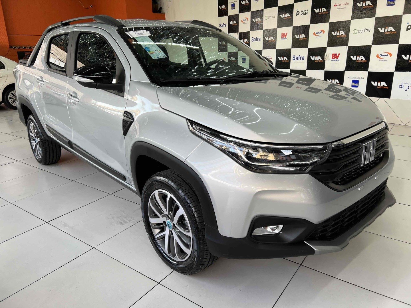 //www.autoline.com.br/carro/fiat/strada-13-cd-volcano-8v-flex-4p-manual/2024/sao-paulo-sp/24912933