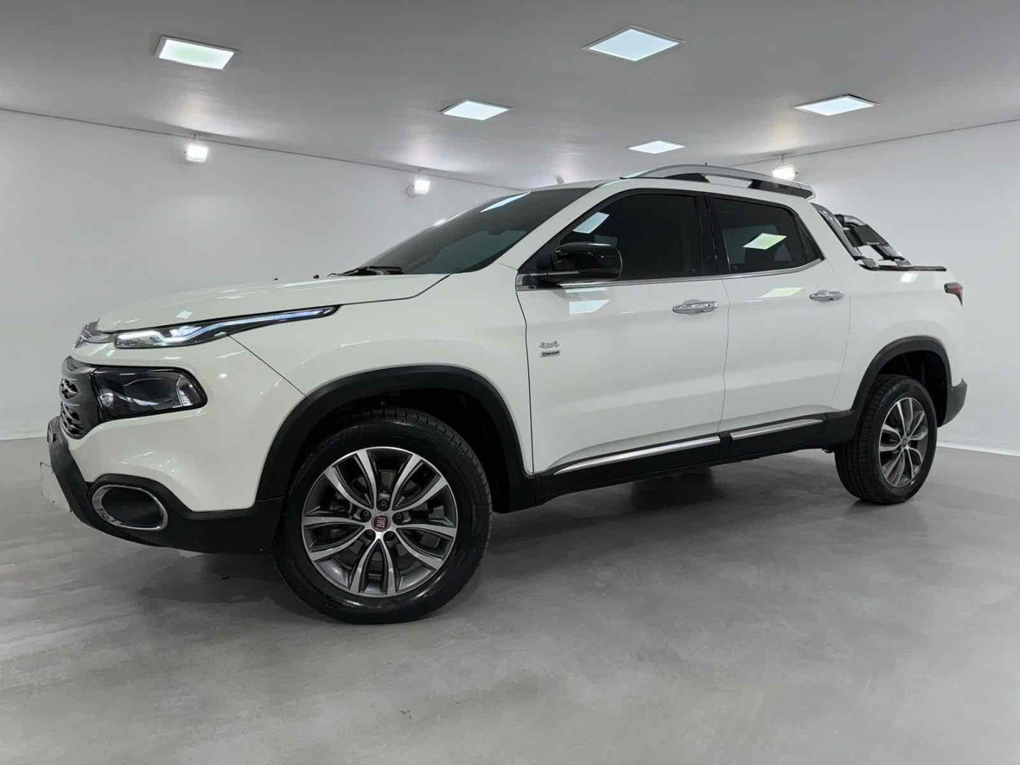 //www.autoline.com.br/carro/fiat/toro-20-volcano-16v-diesel-4p-4x4-turbo-automatico/2020/belo-horizonte-mg/24146743
