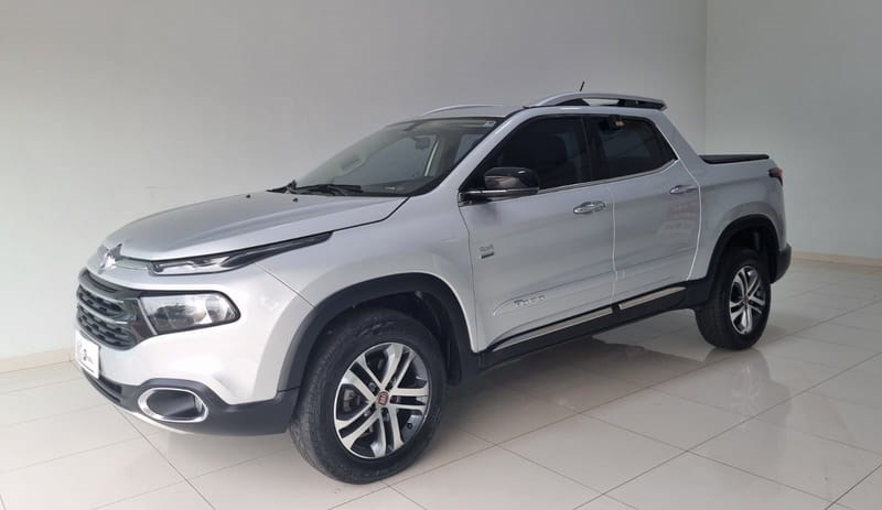 //www.autoline.com.br/carro/fiat/toro-20-volcano-16v-diesel-4p-4x4-turbo-automatico/2017/paranavai-pr/24217565