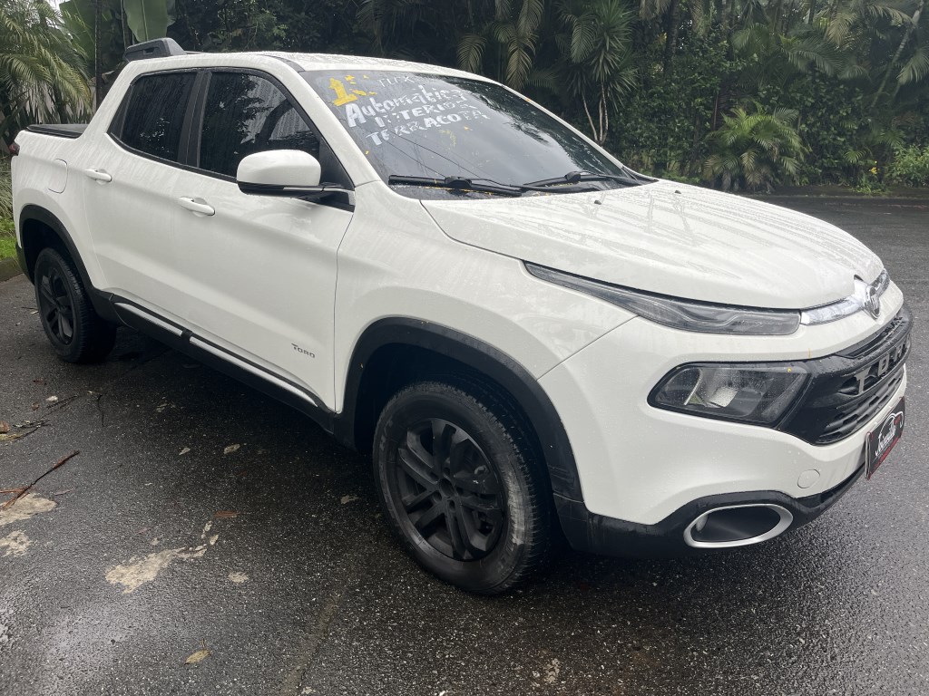 //www.autoline.com.br/carro/fiat/toro-20-freedom-16v-diesel-4p-turbo-manual/2018/joinville-sc/24694258