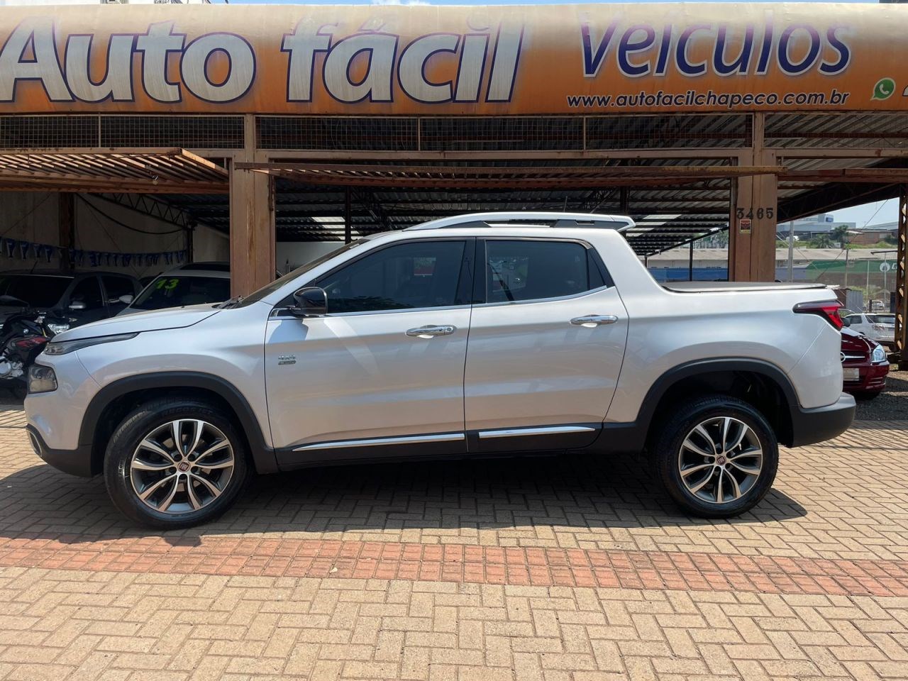 //www.autoline.com.br/carro/fiat/toro-20-volcano-16v-diesel-4p-4x4-turbo-automatico/2019/chapeco-sc/24708690