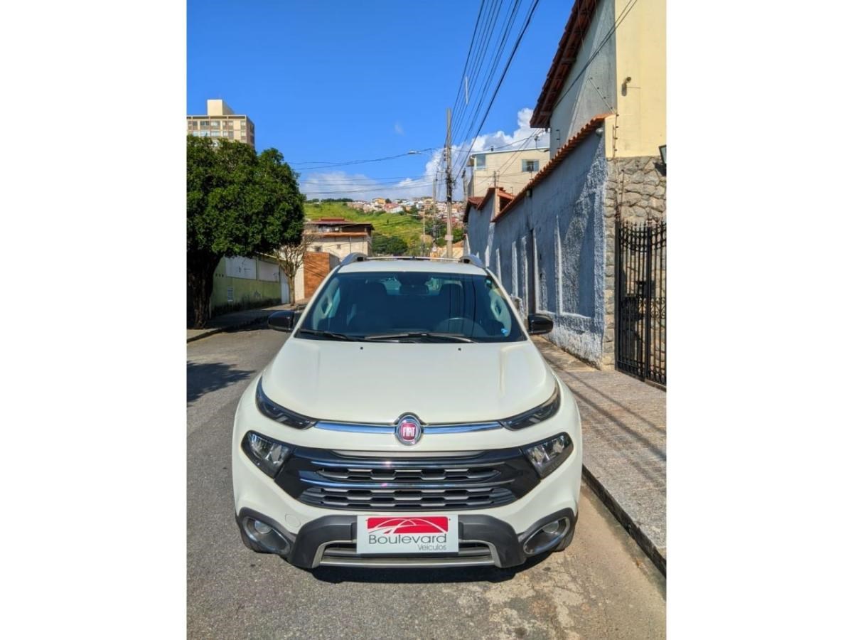 //www.autoline.com.br/carro/fiat/toro-20-volcano-16v-diesel-4p-4x4-turbo-automatico/2021/belo-horizonte-mg/24914842