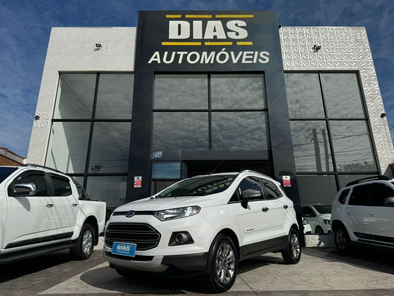 //www.autoline.com.br/carro/ford/ecosport-16-tivct-freestyle-16v-flex-4p-manual/2015/santa-barbara-doeste-sp/24947374