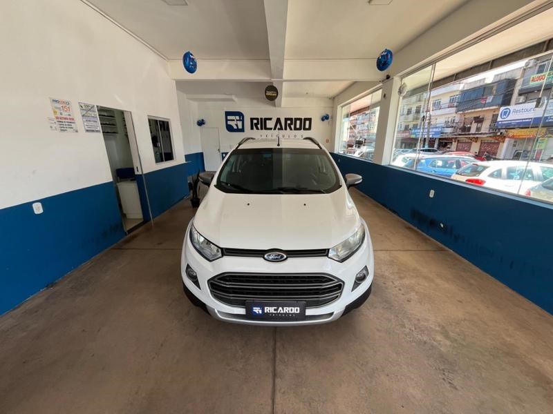 //www.autoline.com.br/carro/ford/ecosport-16-freestyle-16v-flex-4p-manual/2014/brasilia-df/24989638
