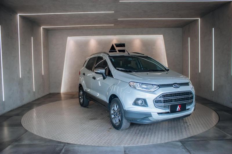 //www.autoline.com.br/carro/ford/ecosport-16-freestyle-16v-flex-4p-manual/2014/brasilia-df/25022764