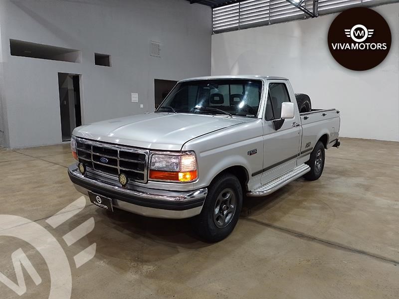 //www.autoline.com.br/carro/ford/f-1000-25-xlt-turbo-8v-diesel-2p-manual/1998/araguari-mg/24371709