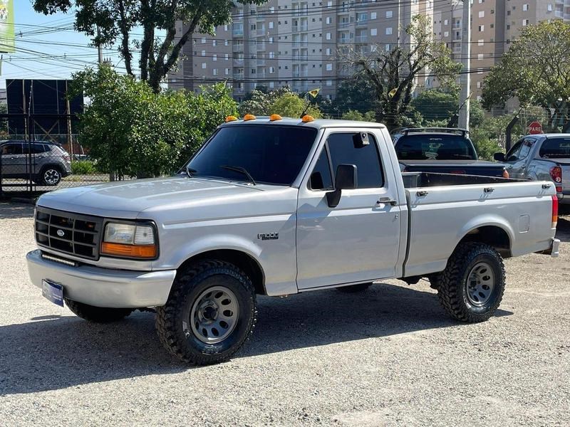 //www.autoline.com.br/carro/ford/f-1000-25-xl-turbo-cabsimp-4x2-hsd-120cv-2p-diesel-m/1997/curitiba-pr/24884697