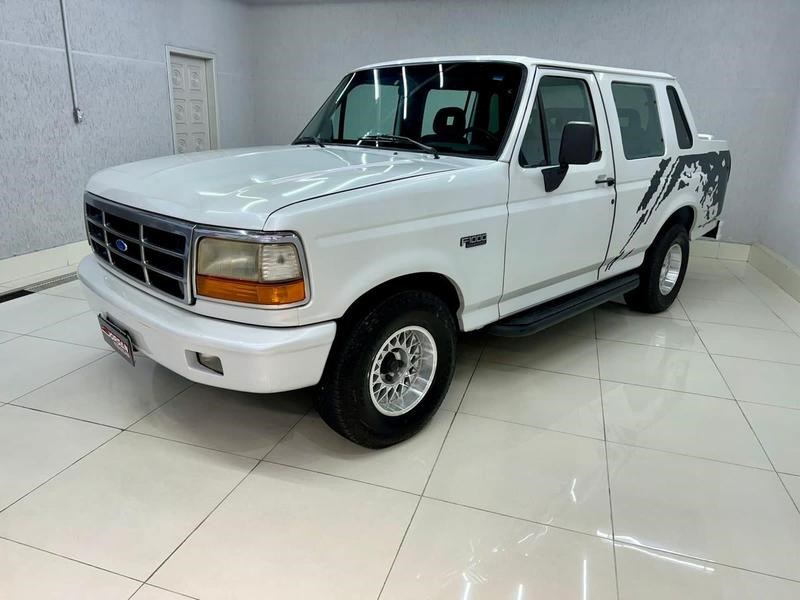 //www.autoline.com.br/carro/ford/f-1000-25-xl-turbo-cabsimp-4x2-hsd-120cv-2p-diesel-m/1997/curitiba-pr/24909117