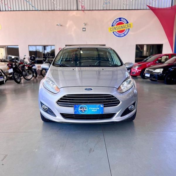 //www.autoline.com.br/carro/ford/fiesta-16-sedan-tivct-se-16v-flex-4p-powershift/2014/araxa-mg/23953109