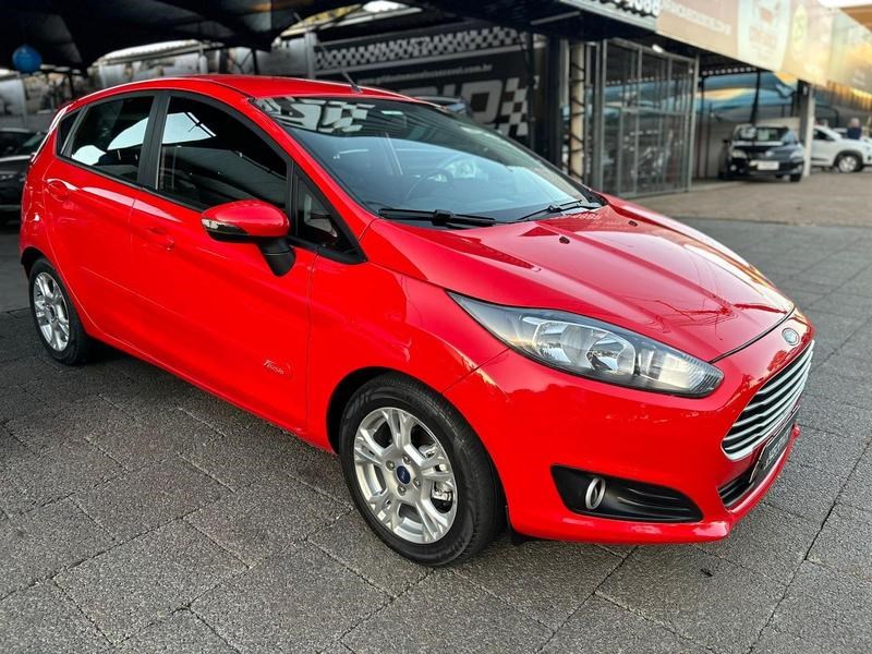 //www.autoline.com.br/carro/ford/fiesta-16-hatch-tivct-se-16v-flex-4p-manual/2015/cascavel-pr/24479146