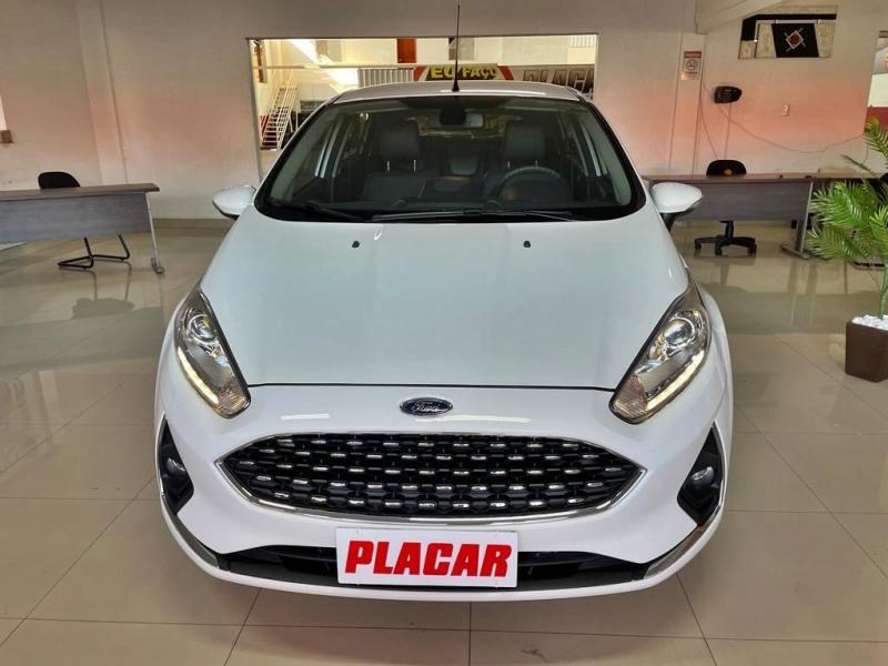 //www.autoline.com.br/carro/ford/fiesta-16-hatch-tivct-titanium-16v-flex-4p-powershif/2015/brasilia-df/24520464
