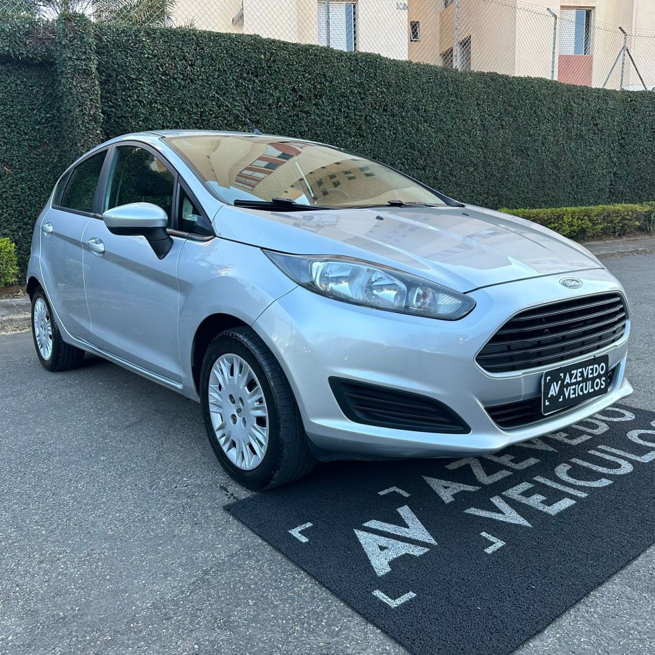 //www.autoline.com.br/carro/ford/fiesta-15-hatch-n-vct-s-16v-flex-4p-manual/2015/campinas-sp/24650665