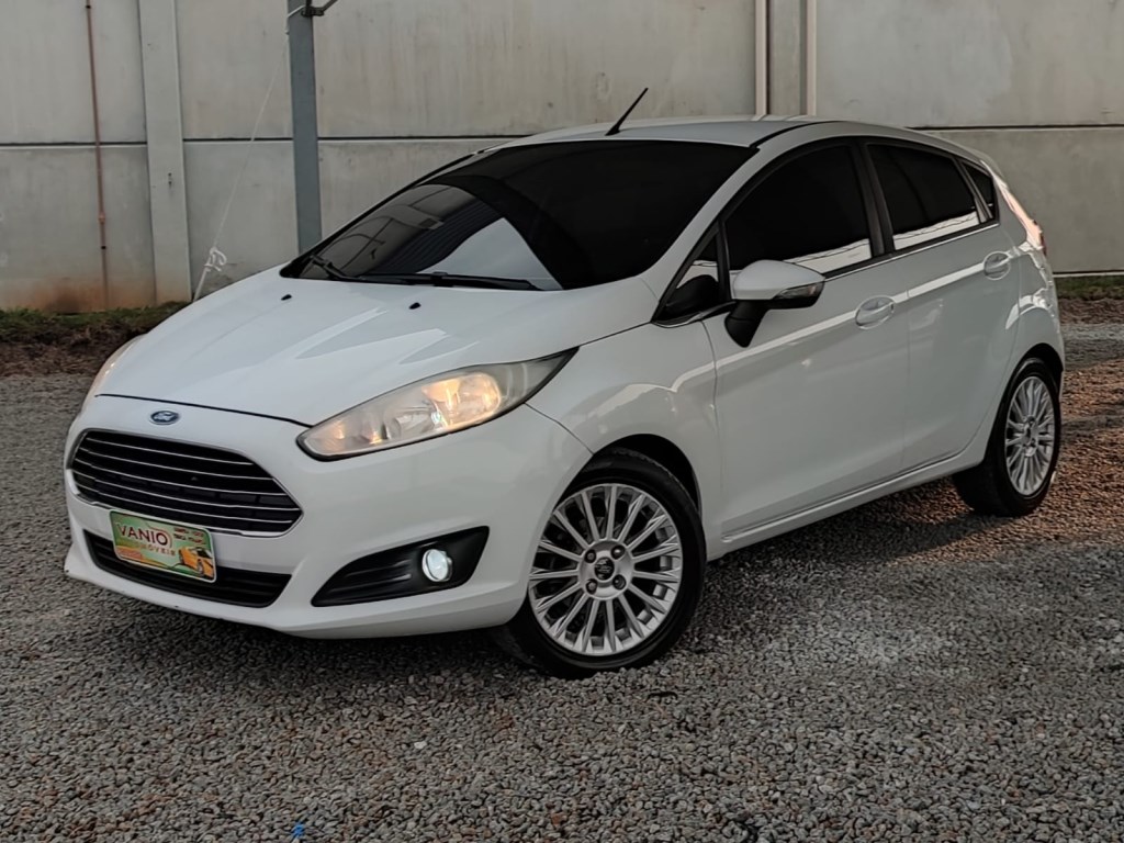 //www.autoline.com.br/carro/ford/fiesta-16-hatch-tivct-titanium-16v-flex-4p-powershif/2014/criciuma-sc/24831503