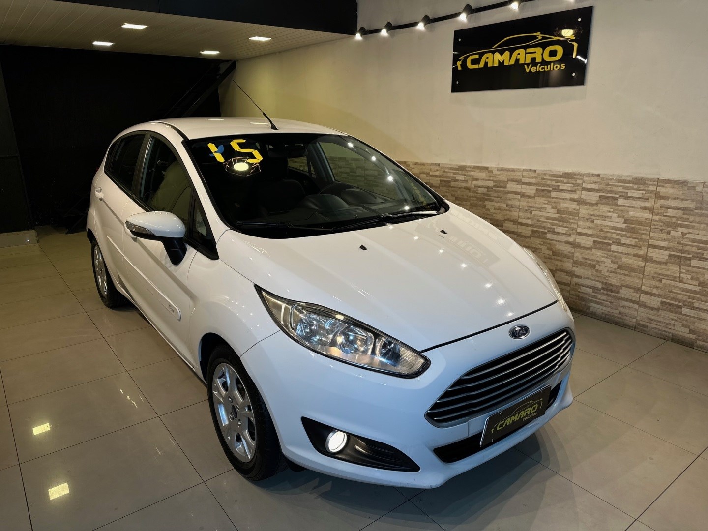 //www.autoline.com.br/carro/ford/fiesta-16-hatch-tivct-se-16v-flex-4p-powershift/2015/rio-de-janeiro-rj/24919476