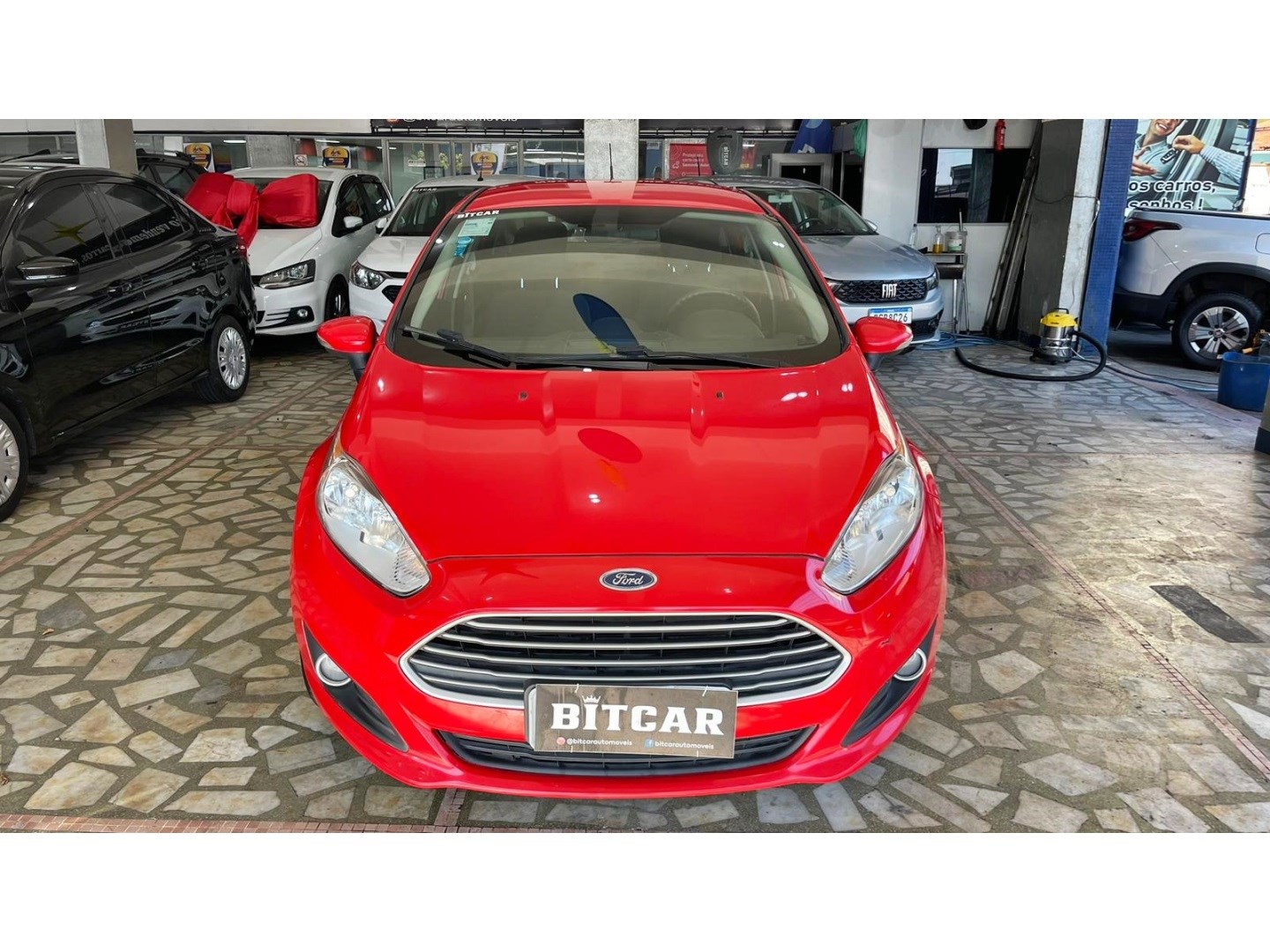 //www.autoline.com.br/carro/ford/fiesta-16-sedan-tivct-se-16v-flex-4p-manual/2015/rio-de-janeiro-rj/24987736