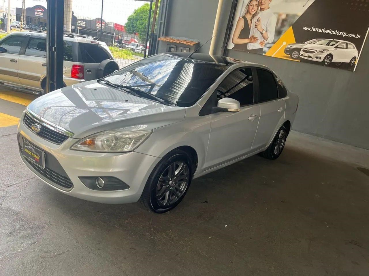 //www.autoline.com.br/carro/ford/focus-20-sedan-titanium-16v-flex-4p-automatico/2013/ribeirao-preto-sp/23899729