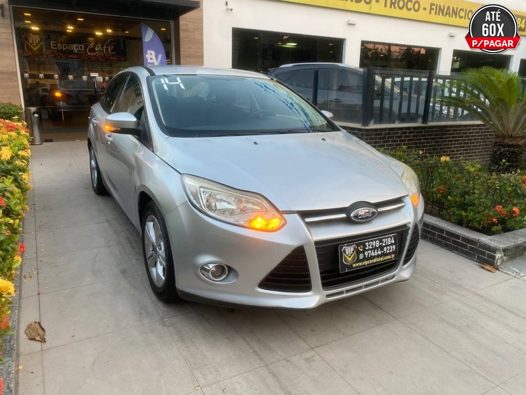 //www.autoline.com.br/carro/ford/focus-20-hatch-se-plus-16v-flex-4p-powershift/2014/rio-de-janeiro-rj/24012423