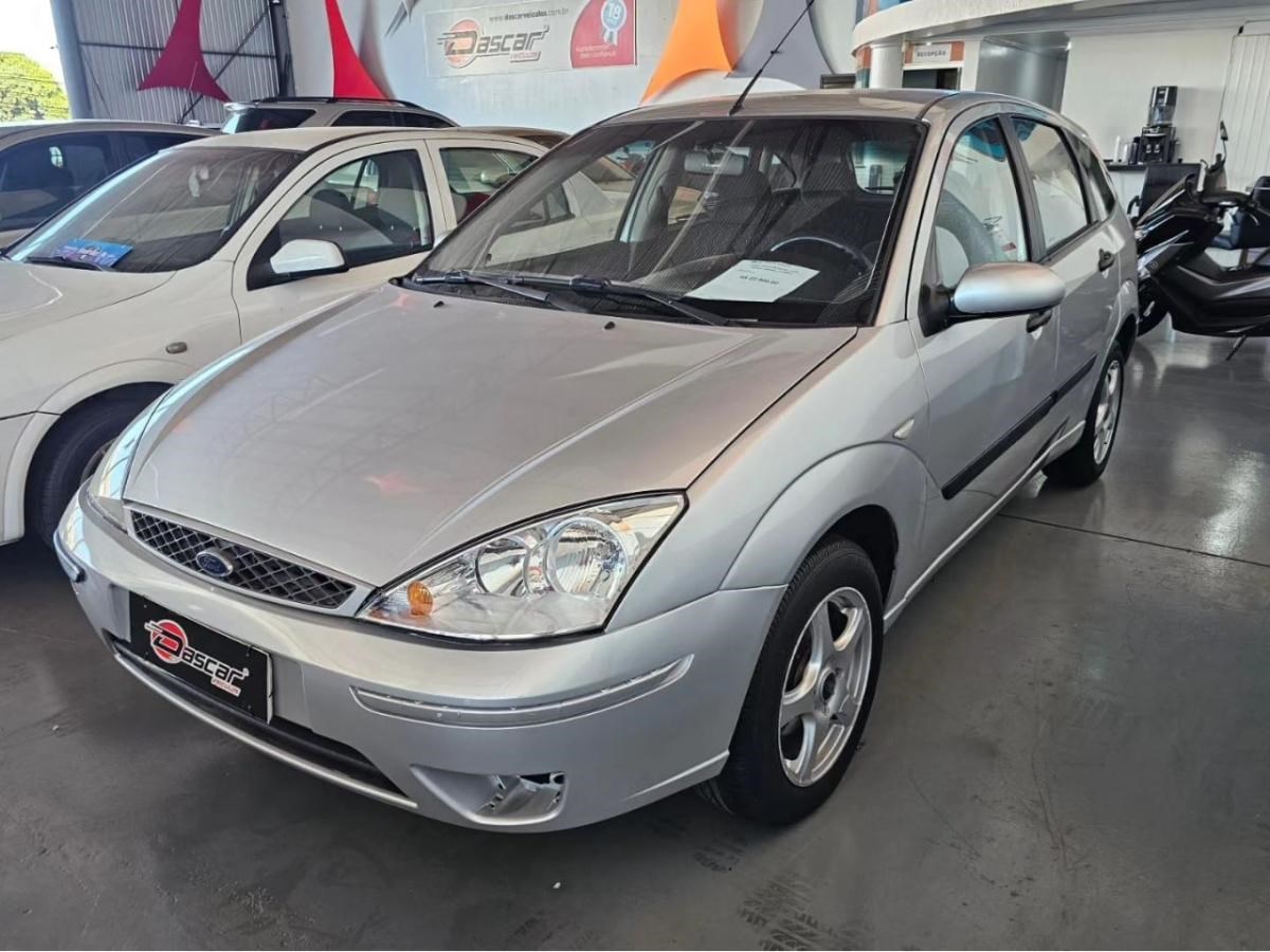 //www.autoline.com.br/carro/ford/focus-16-hatch-gl-8v-gasolina-4p-manual/2006/cascavel-pr/24349792