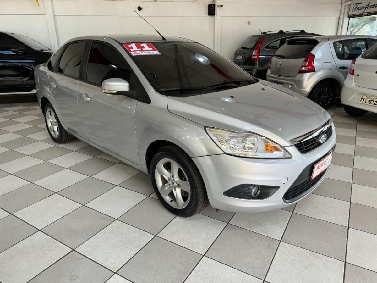 //www.autoline.com.br/carro/ford/focus-20-sedan-glx-16v-flex-4p-manual/2011/cascavel-pr/24555613