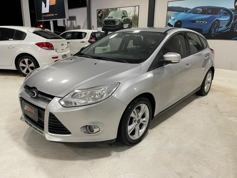 //www.autoline.com.br/carro/ford/focus-16-hatch-tivct-se-16v-flex-4p-powershift/2014/rio-das-ostras-rj/24791166