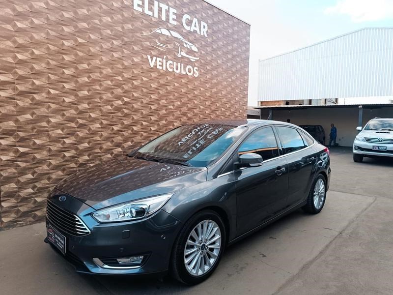 //www.autoline.com.br/carro/ford/focus-20-sedan-titanium-plus-fastback-16v-flex-4p-a/2018/chapadao-do-ceu-go/24814350