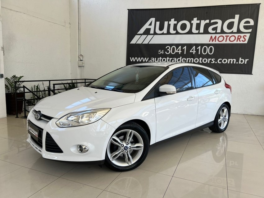 //www.autoline.com.br/carro/ford/focus-20-hatch-se-16v-flex-4p-powershift/2015/caxias-do-sul-rs/24815720