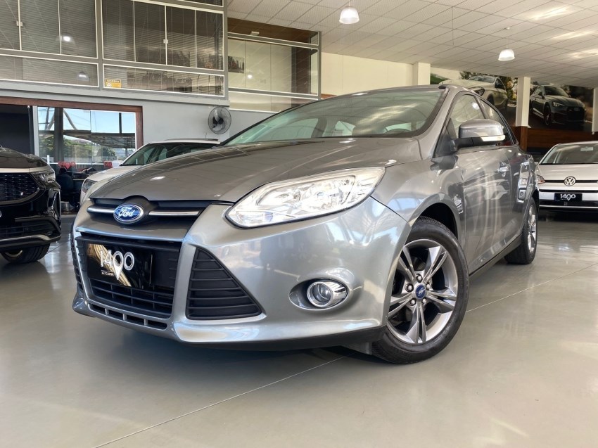 //www.autoline.com.br/carro/ford/focus-16-sedan-tivct-se-16v-flex-4p-manual/2014/novo-hamburgo-rs/24835668
