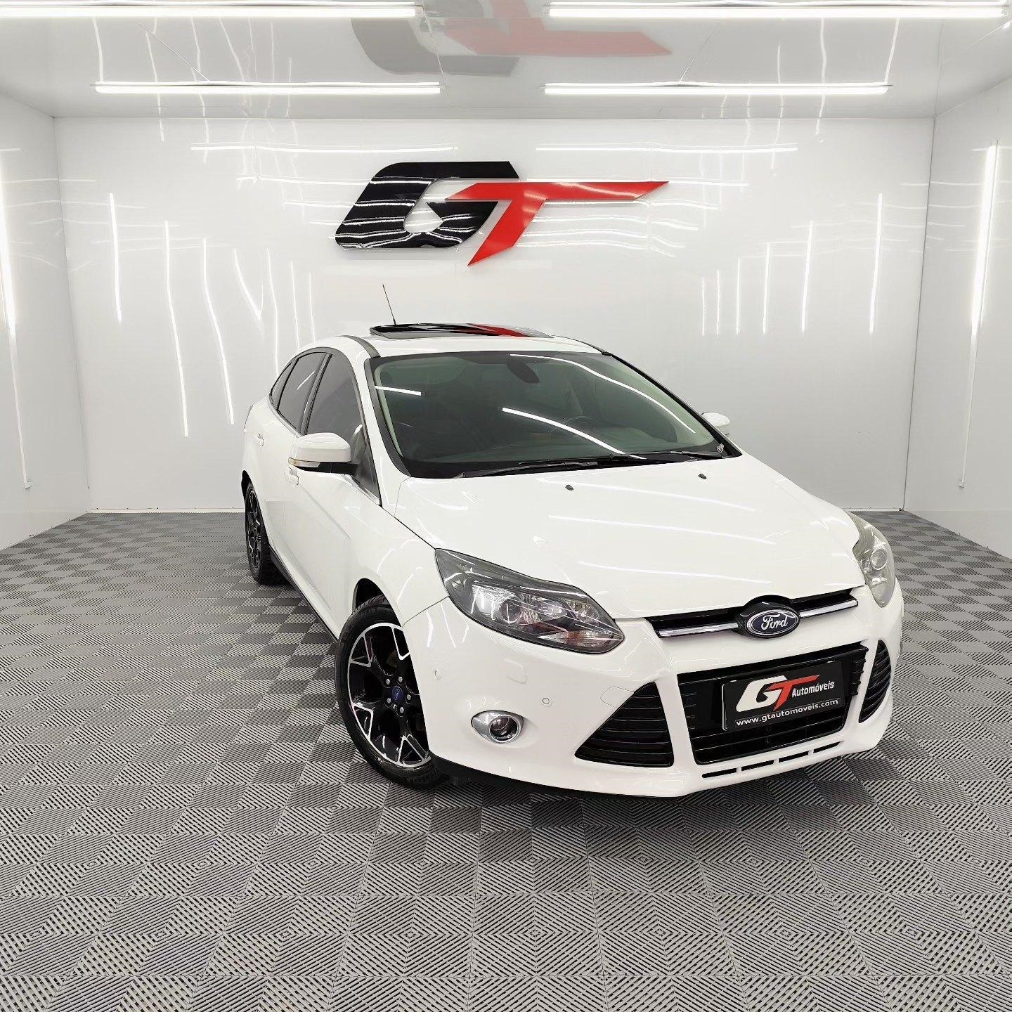 //www.autoline.com.br/carro/ford/focus-20-sedan-titanium-16v-flex-4p-powershift/2015/videira-sc/24879885